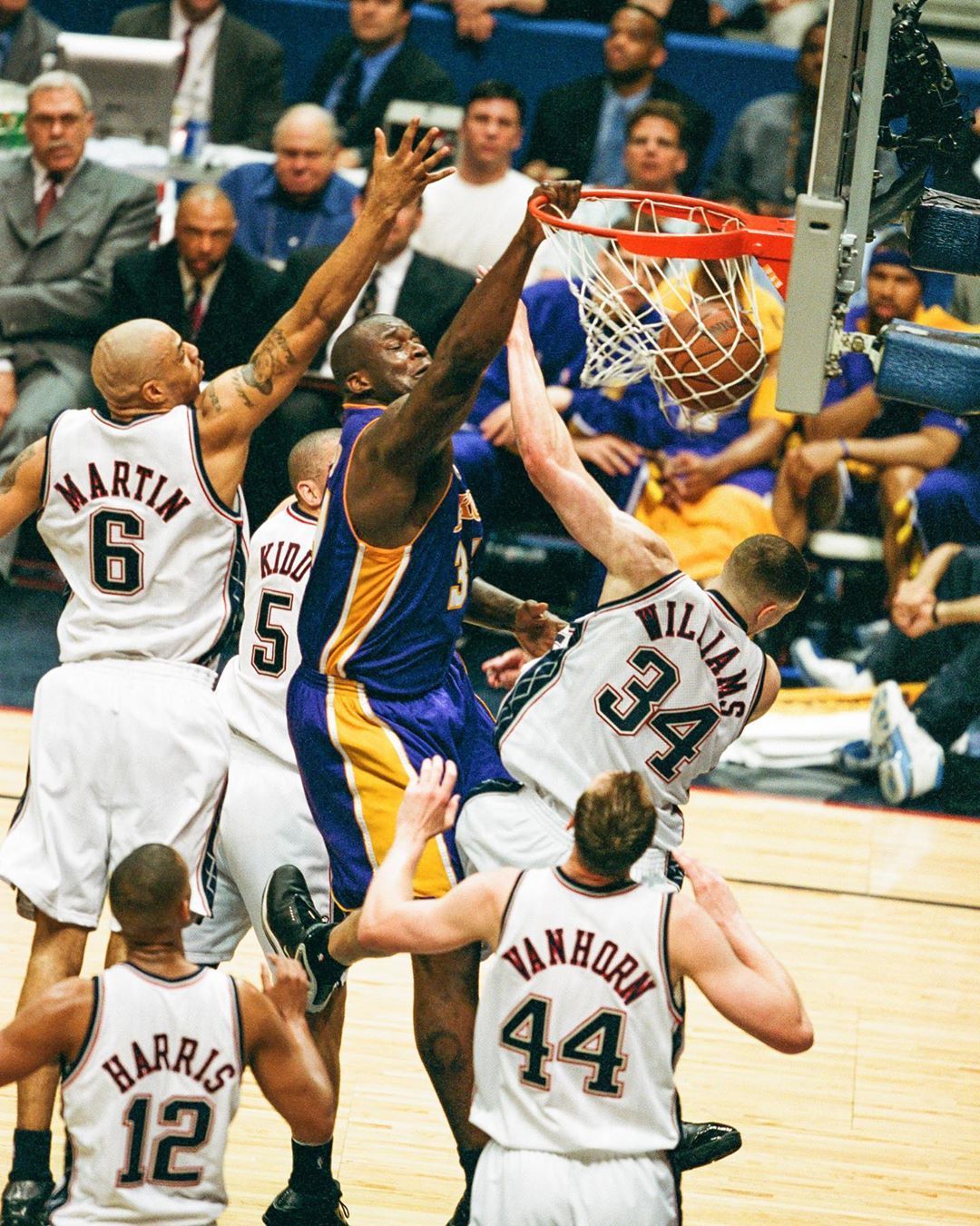 不敌法国屈 不敌法国屈